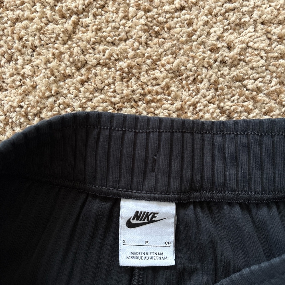Nike Shorts - Picture 3 of 4